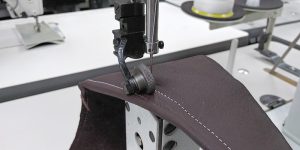 HIGHLEAD GC-24018 Post Bed Roller Foot Sewing Machine Complete unit 110 volts. - Image 3