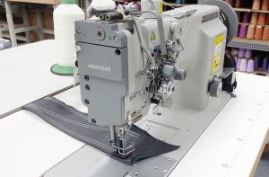 HIGHLEAD GC-20638 Double Needle Split Needle Bar Walking Foot Sewing Machine.