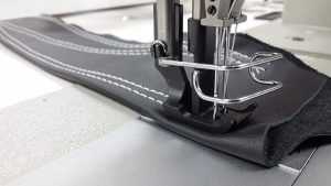 HIGHLEAD GC-20638 Double Needle Split Needle Bar Walking Foot Sewing Machine. - Image 3