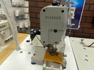 Pegasus w 600 cover stitch automatic sewing machines with table 110 volts .5 Thread Coverstitch Oil Barrier Cylinder Bed Industrial Interlock - Image 4