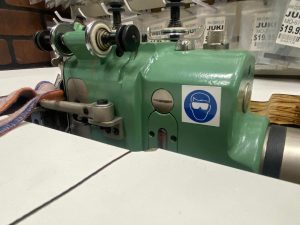 MERROW MG-4DW 107 WIDE 4 Thread serger sewing machine complete unit 110 volts. motor and stand - Image 9